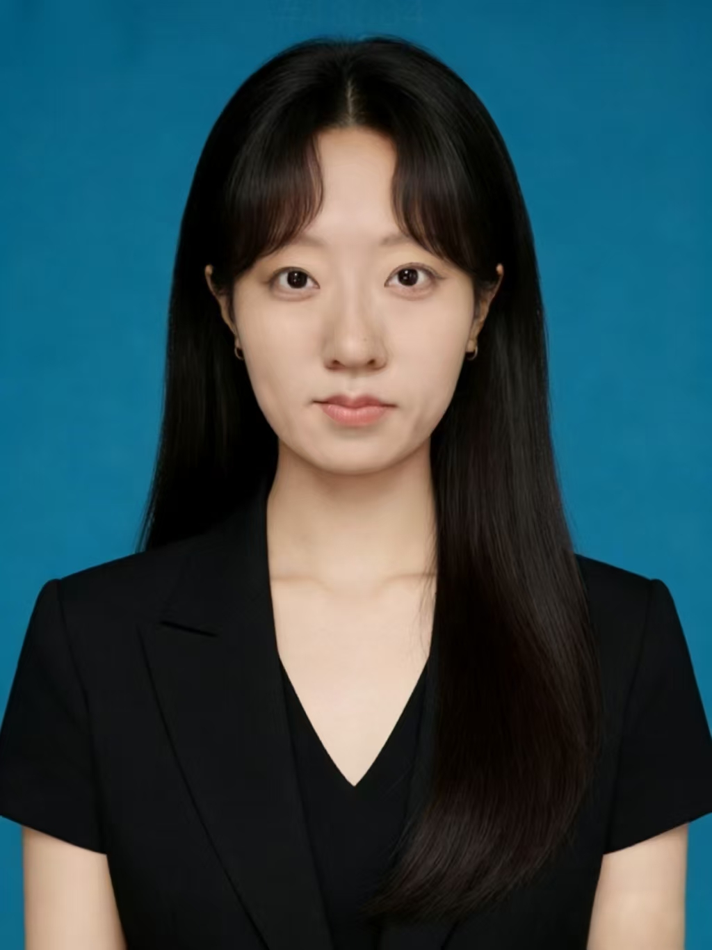 李欣彩证件照
